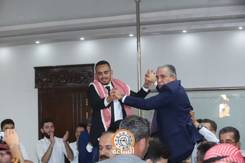 الصحفي حكمت المومني يحتفل بتخرج نجله