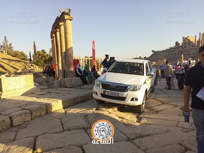 من أدخل هذه السيارة الحكومية وسط