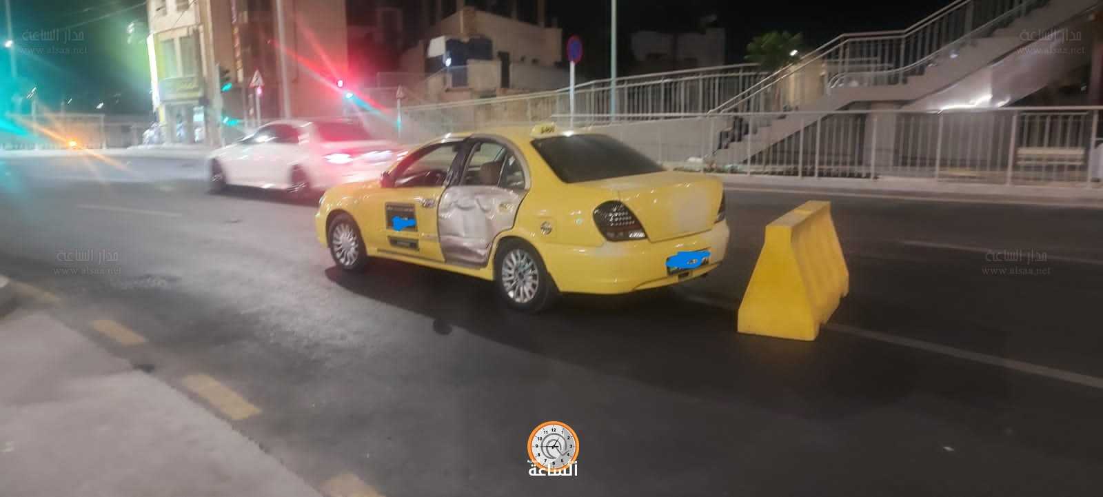 تصادم باص سريع وتكسي مكتب في