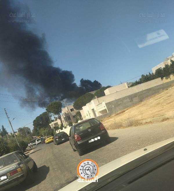 الدفاع المدني يتعامل مع حريق داخل