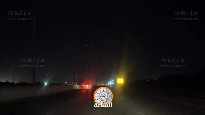 انقطاع الكهرباء عن طريق المطار (صور)