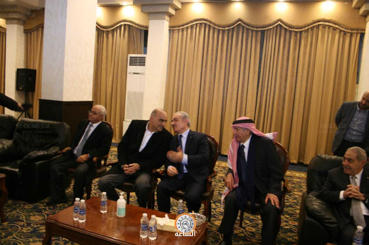 رئيسا وزراء الأردن وفلسطين في عزاء