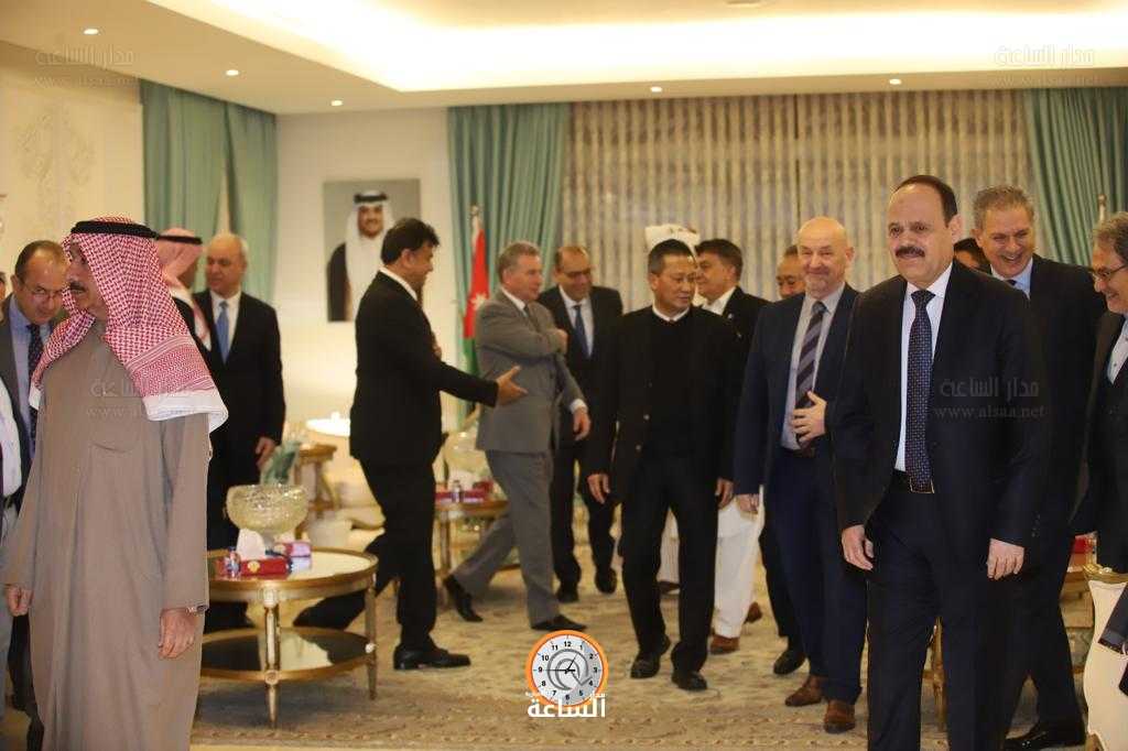 السفير القطري آل ثاني يولم لـ