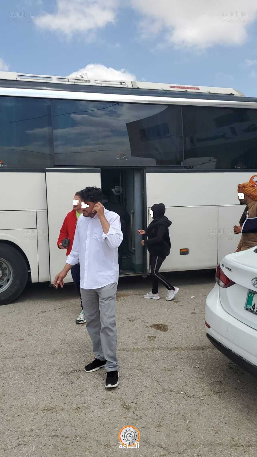 صحفي أردني معهم.. الامن الاردني يعيد