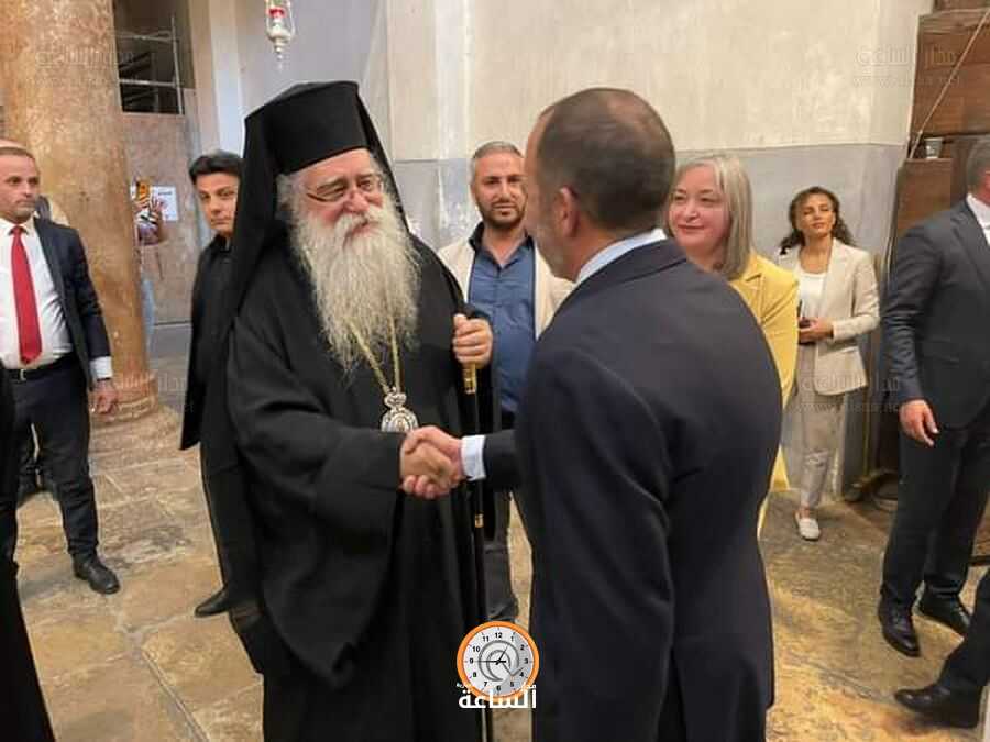 الأمير علي بن الحسين في بيت