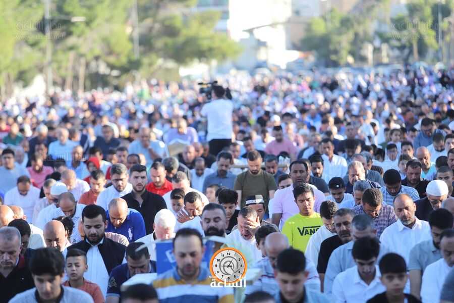 الأردنيون يؤدون صلاة عيد الأضحى (صور)
