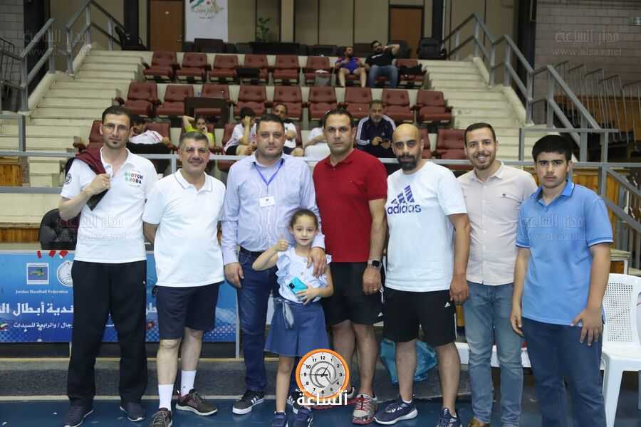 محامون أردنيون يلعبون تنس الطاولة (صور)