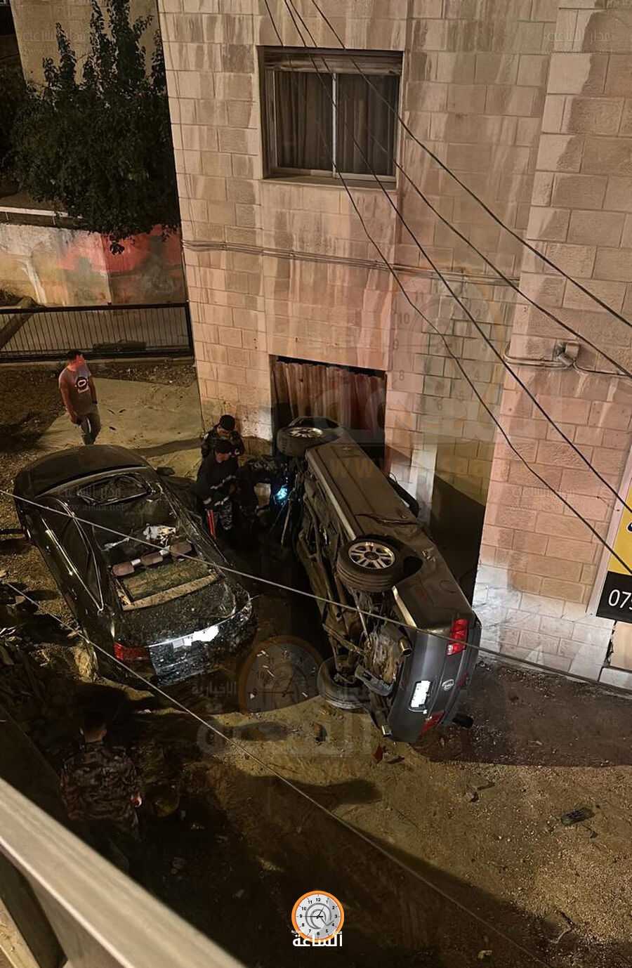 عند دوار الكيلو.. مركبة تداهم مبنى