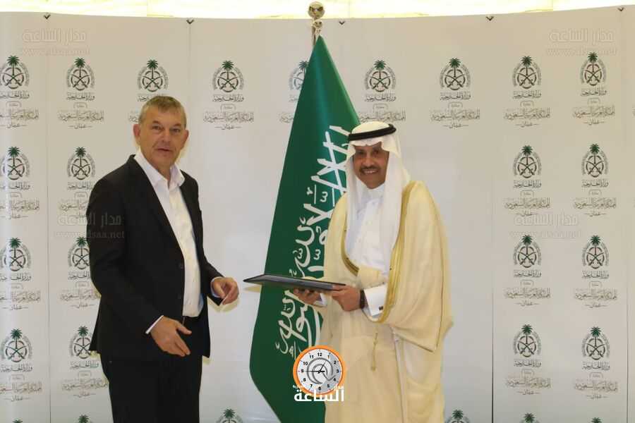 السفير السعودي لدى الأردن السديري يسلم