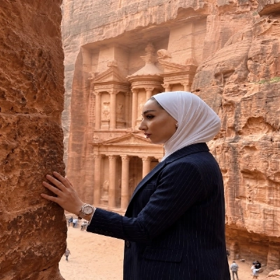 رزان علي المساعدة
