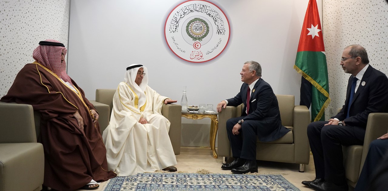 الملك يلتقي نائب رئيس مجلس الوزراء البحريني