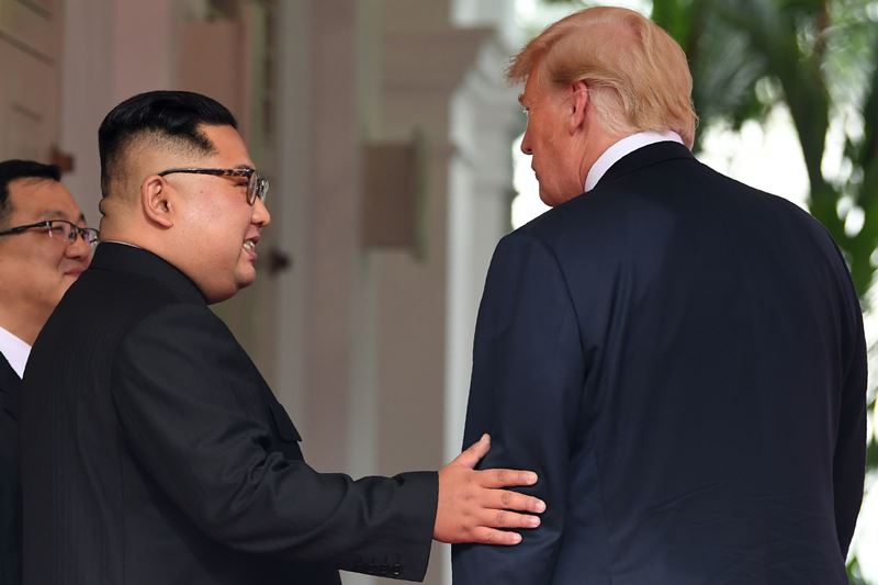 الرئيس الاميركي دونالد ترامب والزعيم الكوري الشمالي كيم جونغ-أون
