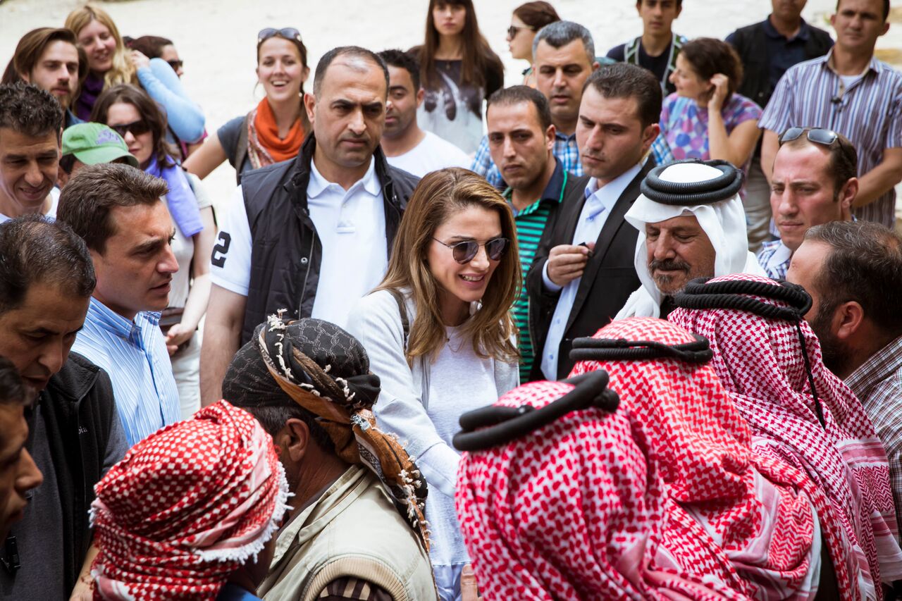 الملكة رانيا خلال جولة في قرية ضانا في الطفيلة ضمن رحلة المسير التي تنظمها جمعية درب الأردن  الطفيلة، الأردن/ 1 أيار 2017