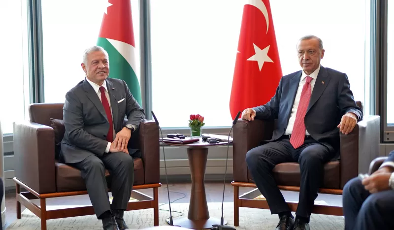 الملك يلتقي الرئيس التركي ويؤكد أهمية