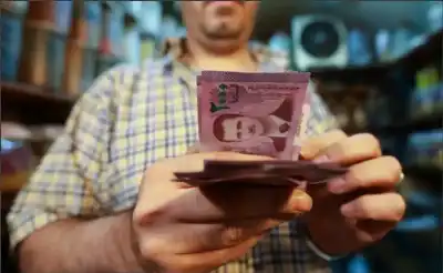 سوريا.. بدء استبدال عملات نظام الأسد