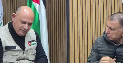 وزير الداخلية في زياره مفاجئة ويثني