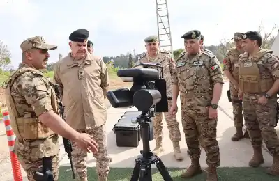 رئيس هيئة الأركان المشتركة يزور قيادة