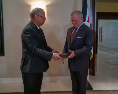 الملك يلتقي أعضاء لجنة متابعة تطوير