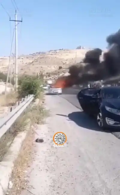 حريق مركبة يتسبب بأزمة مرورية للقادمين