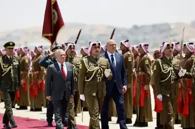 الملك هاتفيا لـ عون: دعم الأردن