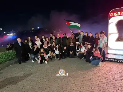 شلالات نياجرا الشهيرة تكتسي بألوان العلم