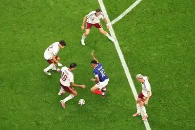 اسبانيا تقصي مبابي ورفاقه وتطير الى