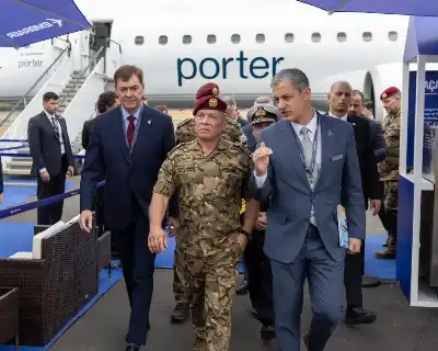 الملك يزور معرض فارنبره الدولي للطيران