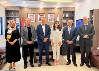 محافظ العاصمة يبارك جهود بنك الدواء