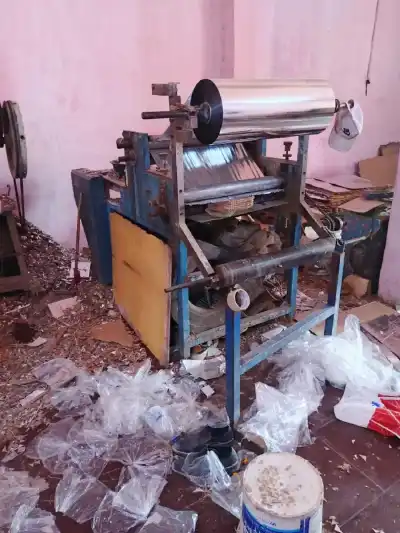 إغلاق مشغل مخالف لتصنيع الأطباق والعبوات