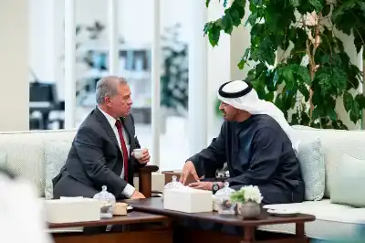 الملك يبحث مع بن زايد العلاقات