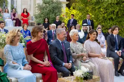 الملك والملكة يحضران عقد قران الأميرة