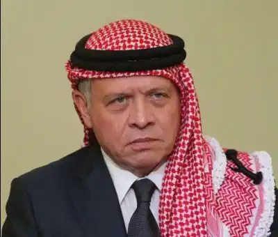 الملك يعزي خادم الحرمين الشريفين وولي