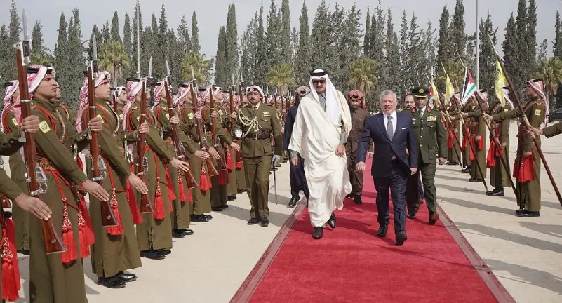 أمير قطر يهنئ الملك