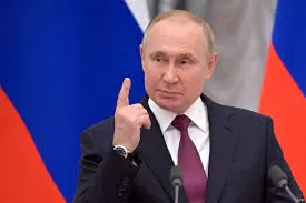 بريطانيا: بوتين يطالب العالم بدفع فدية