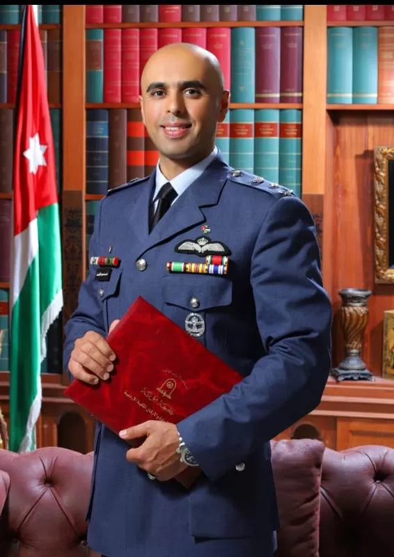 المقدم الطيار احمد القضاه مبارك البكالوريوس