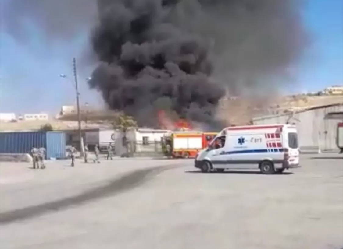 حريق شاحنة داخل جمرك عمان (فيديو