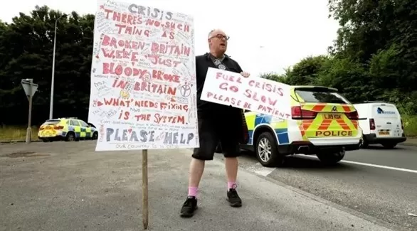 بريطانيا: احتجاجات على الطرق السريعة للارتفاع