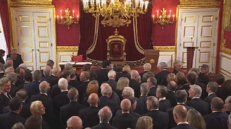 مجلس الجلوس على العرش يعلن رسميا