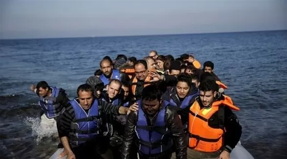قبرص تعترض 137 مهاجرا على متن