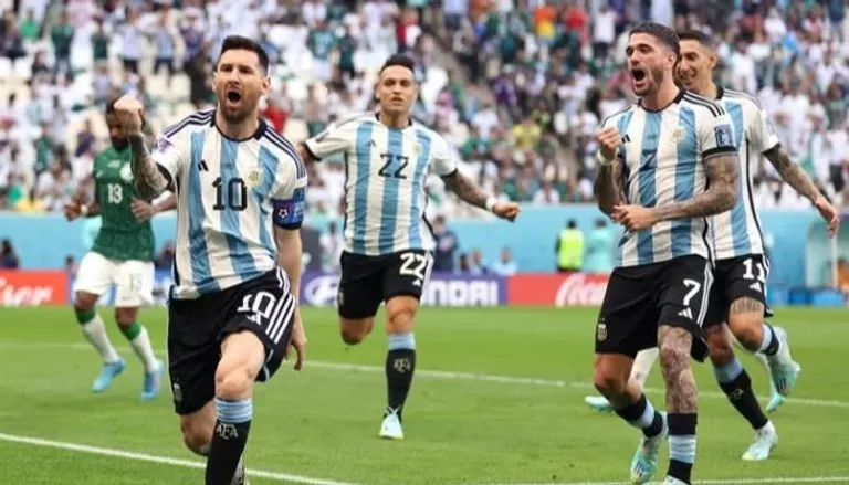 الأرجنتين تهزم المكسيك وتبقي آمالها بالتأهل