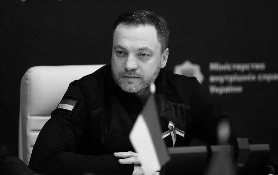 كييف.. مقتل وزير الداخلية الأوكراني ونائبه