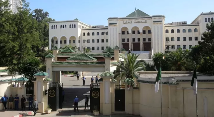 محكمة جزائرية تقضي بحبس وزير سابق