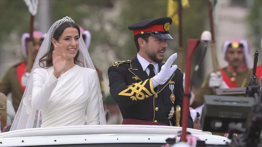 زفاف ولي العهد الأردني,حفل عشاء الملك عبدالله الثاني,تقليد حملة السيوف.