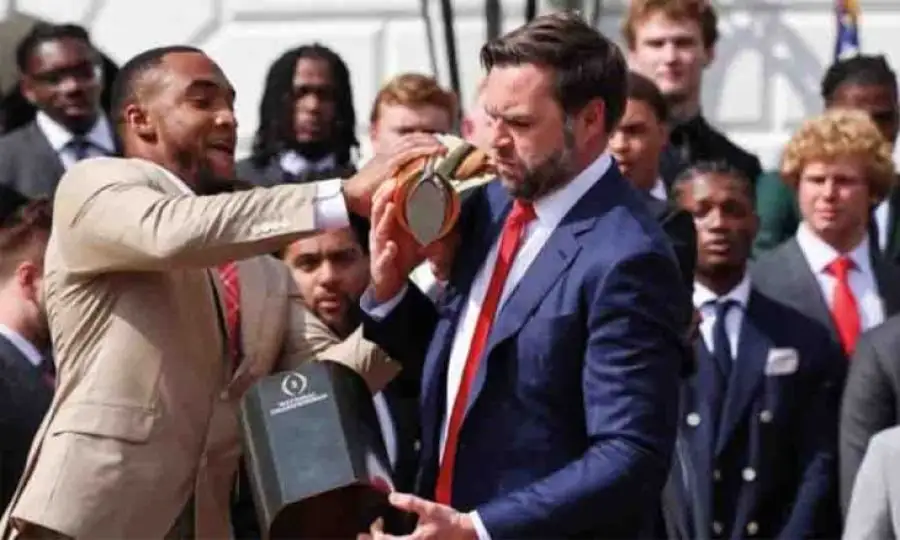 مدار الساعة,أخبار خفيفة ومنوعة,وسائل التواصل الاجتماعي