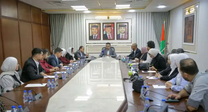 مدار الساعة,أخبار مجلس النواب الأردني,الملك عبد الله الثاني,الهيئة الخيرية الهاشمية,القوات المسلحة الأردنية,الإنزالات الجوية,وزارة الأوقاف والشؤون والمقدسات الإسلامية,وزارة الأوقاف,مجلس النواب,القوات المسلحة,قطاع غزة,المسجد الأقصى,الجيش العربي