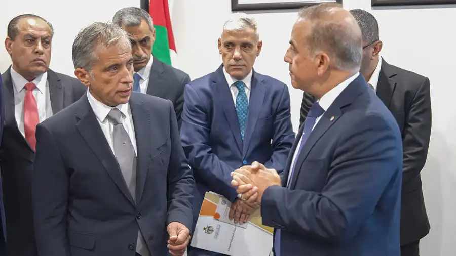 مدار الساعة,أخبار الأردن,اخبار الاردن,جعفر حسان,الدكتور جعفر حسان,رئيس الوزراء,دائرة الأحوال المدنية والجوازات,دائرة الأحوال المدنية