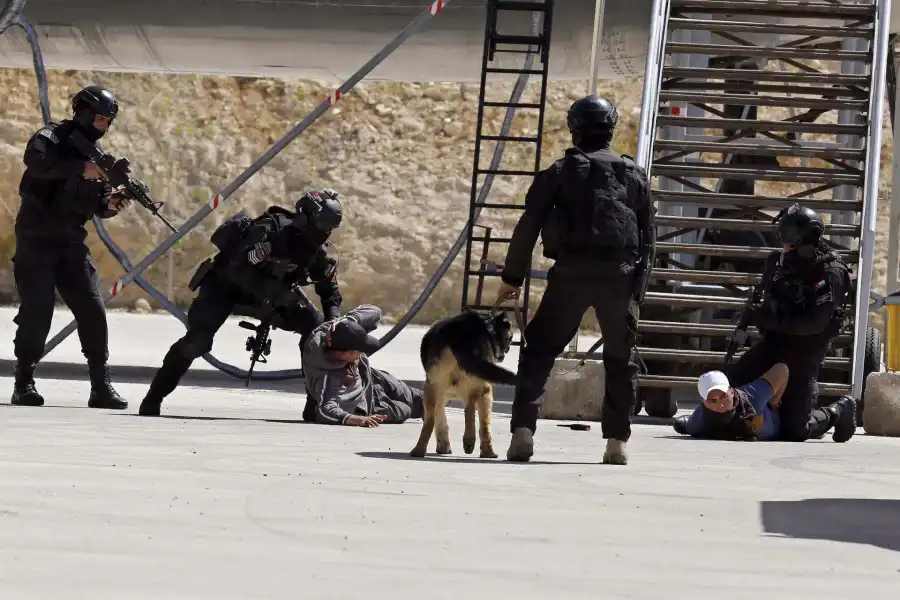 مدار الساعة,Video,فيديو,أخبار الأردن,اخبار الاردن,مسابقة المحارب,القوات المسلحة الأردنية,الملك عبد الله الثاني,الملك عبدالله الثاني,القوات المسلحة,العمليات الخاصة,الجيش العربي,القيادة العامة للقوات المسلحة