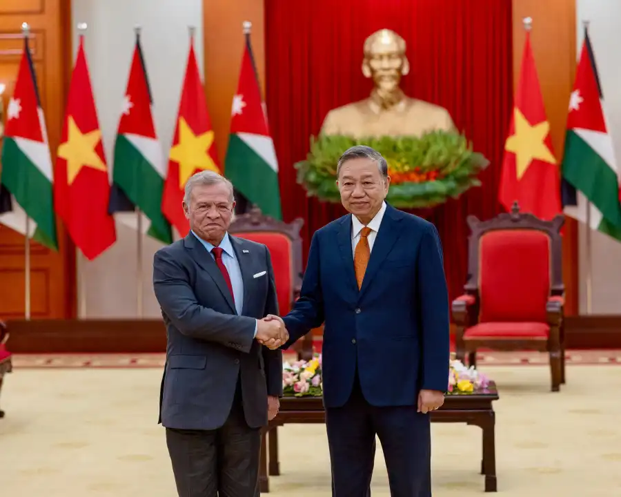 مدار الساعة,أخبار الأردن,اخبار الاردن,نائب رئيس الوزراء,وزير الخارجية وشؤون المغتربين,وزير الصناعة والتجارة والتموين,رئيس الوزراء,أيمن الصفدي,يعرب القضاة