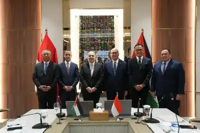 على هامش الزيارة الملكية.. أبو غزالة