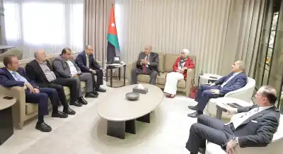 القاضي يلتقي رئيس وأعضاء اللجنة المالية